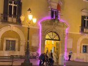 Palazzo Dogana illuminato di rosa per il mese di ottobre