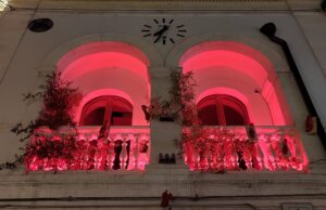 Mattinata, Palazzo Barretta in rosso per la Giornata per l’eliminazione della violenza contro le donne