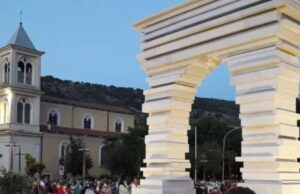 San Marco in Lamis, polemiche sull’Arco della Terra: l’opera simbolo spacca la comunità