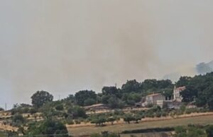Doppio incendio, Canadair in azione a San Giovanni Rotondo