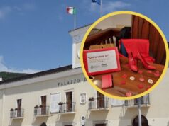 San Giovanni Rotondo: Scarpe rosse rimosse dall’aula, il Comune replica: «Nessuna volontà di cancellare il simbolo»