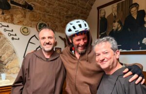 Jovanotti nei luoghi di Padre Pio: il tour in bicicletta fa tappa a San Giovanni Rotondo