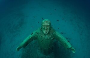 Isole Tremiti, la pulizia della statua di San Pio chiude «Le Notti Blu»