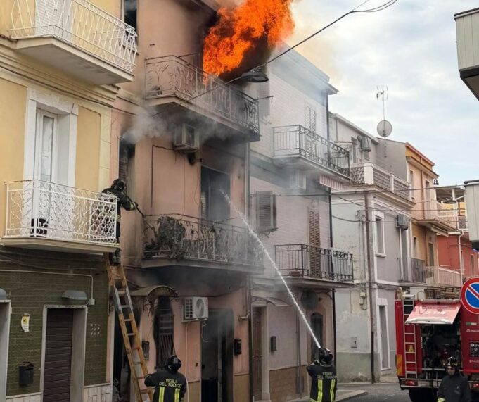 Incendio San Nicandro Garganico